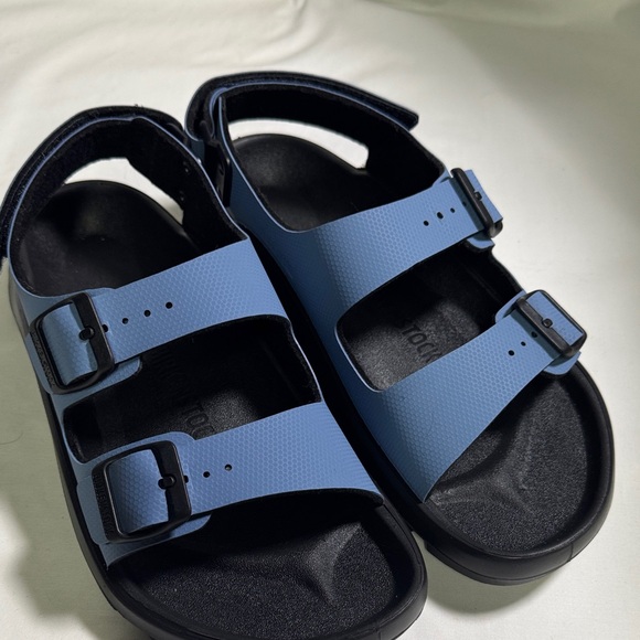 Birkenstock women’s 
Dual-Tone Sandal - Picture 4 of 11